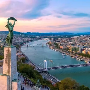 New West10 Star Center Budapest