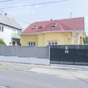 Hi-bp Garden City Batsanyi 3 Rooms, Upstairs Near The City Train With Free Parking Budapest